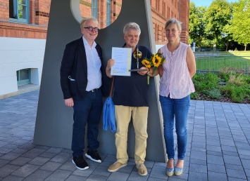 Ehrenpreisträger Jürgen-Leo-Leopold mit Dana Bandau und Thomas Römhild.jpg